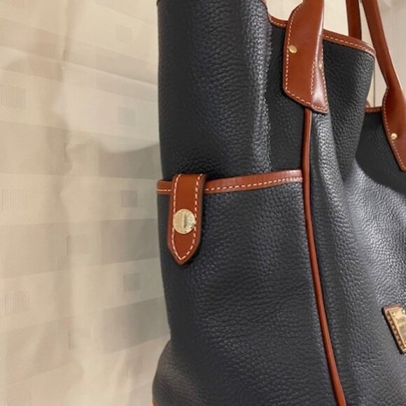 Beautiful Dooney & Bourke NAVY pebble leather tote-barely carried EUC! - Picture 3 of 9